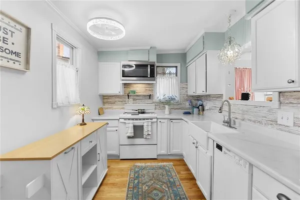 $328,000 | 6 West 12th Street, Parkville, MO 64152