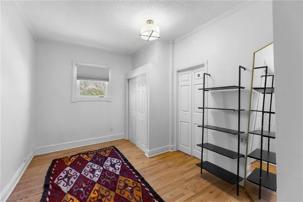 $328,000 | 6 West 12th Street, Parkville, MO 64152