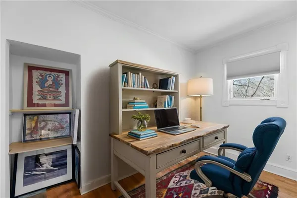 $328,000 | 6 West 12th Street, Parkville, MO 64152