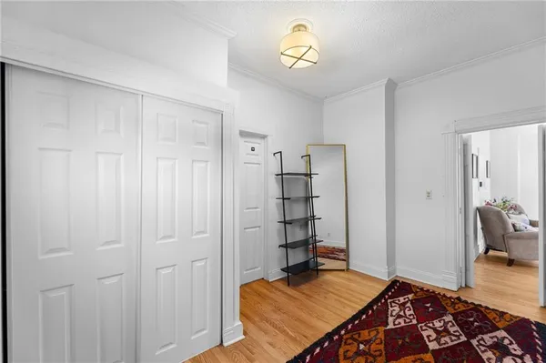 $328,000 | 6 West 12th Street, Parkville, MO 64152