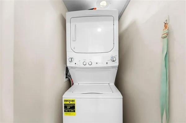 $328,000 | 6 West 12th Street, Parkville, MO 64152