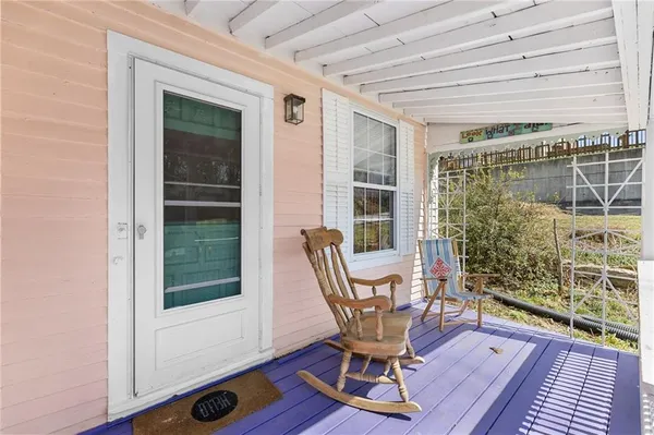 $328,000 | 6 West 12th Street, Parkville, MO 64152