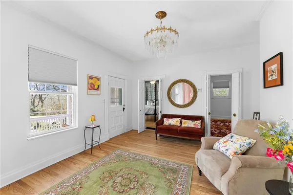 $328,000 | 6 West 12th Street, Parkville, MO 64152