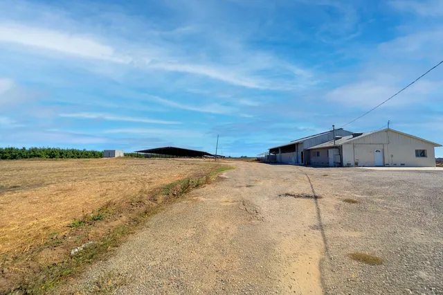 a view of a terrace with sky view