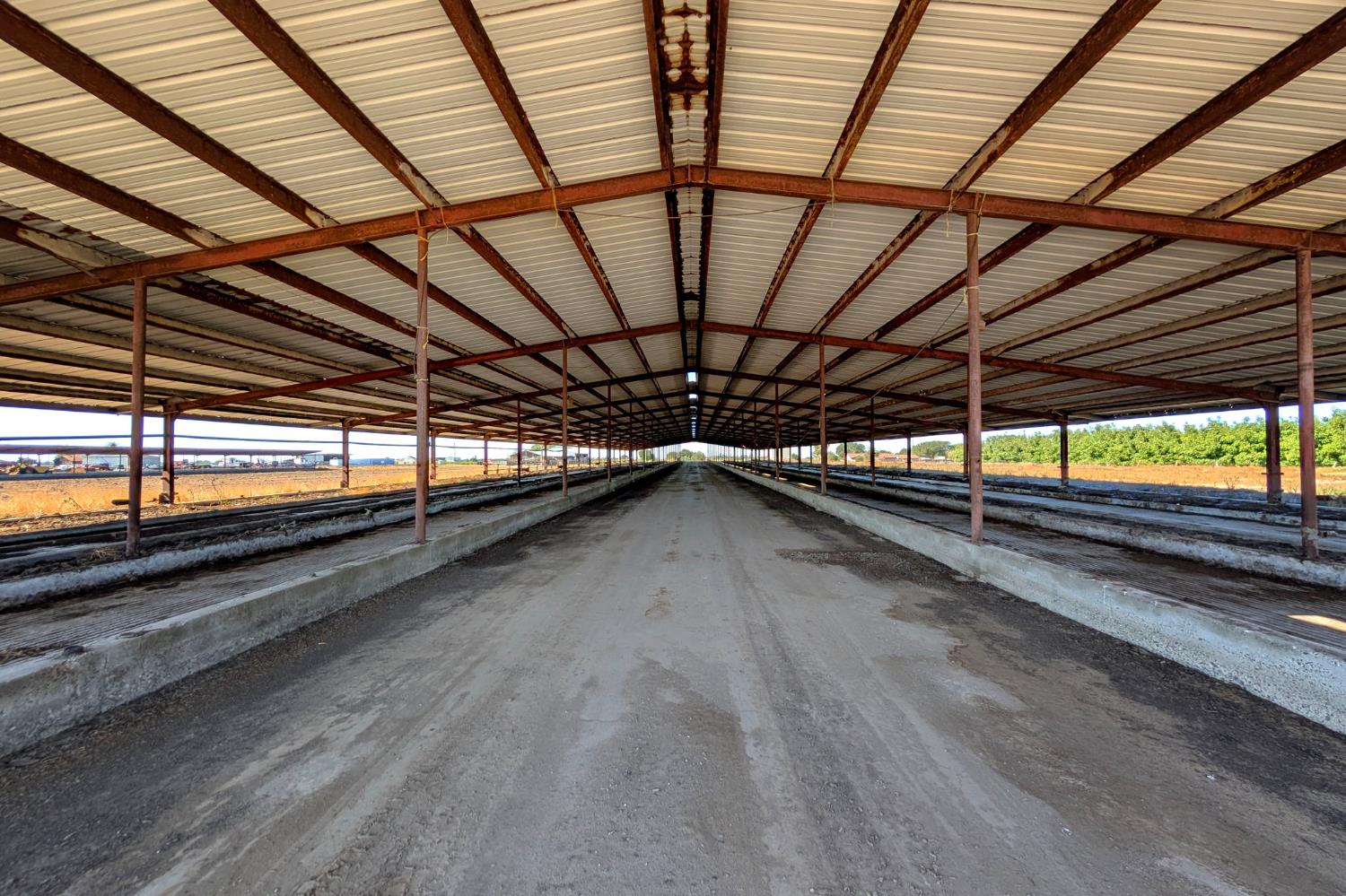 15918 North Jack Tone Road Lodi, CA 95240 - Photo 29 of 67 a view of a garage
