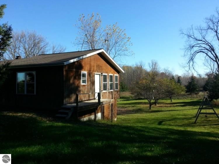 1674 North Bard Road Gladwin, MI 48624 - Photo 5 of 35 1792188-4.JPG
