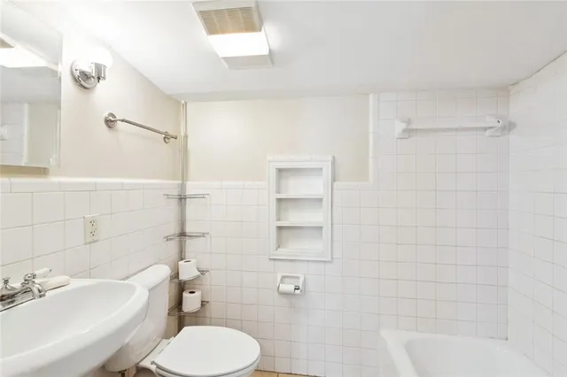 $260,000 | 2437 Charles Drive, Chalmette, LA 70043