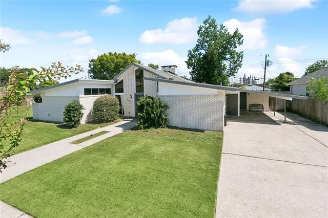 $260,000 | 2437 Charles Drive, Chalmette, LA 70043