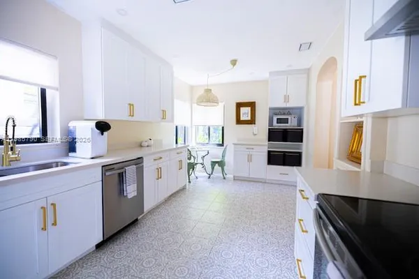 $3,800 | 375 De Soto Drive, Miami Springs, FL 33166