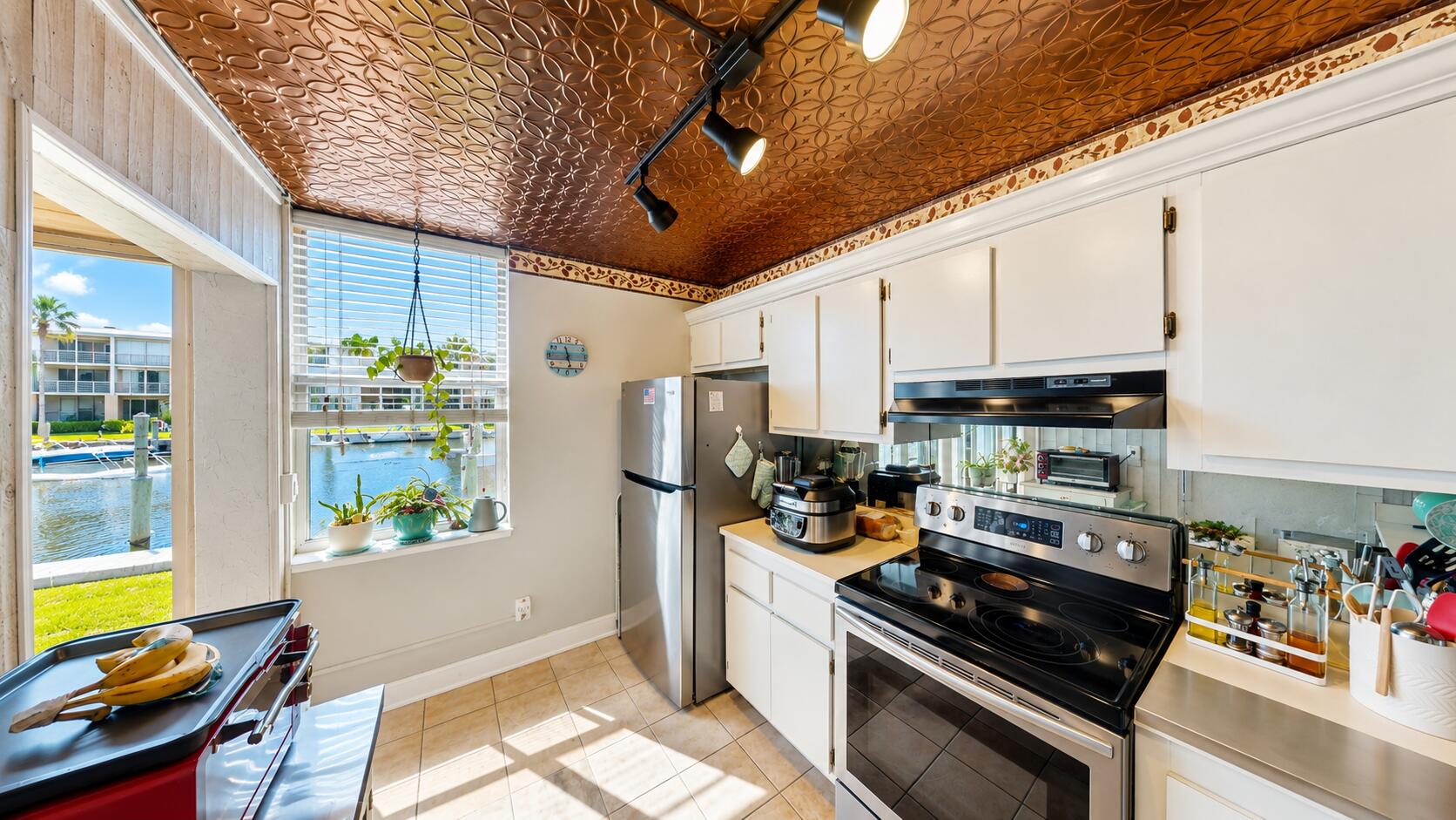 1950 Southwest Palm City Road, Unit 10106 Stuart, FL 34994 - Photo 5 of 23 Kitchen