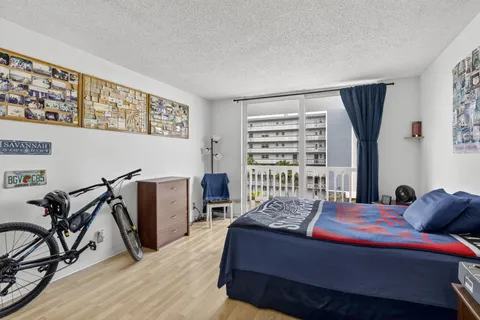 $169,900 | 400 Northeast 12th Avenue, Unit 405, Hallandale Beach, FL 33009