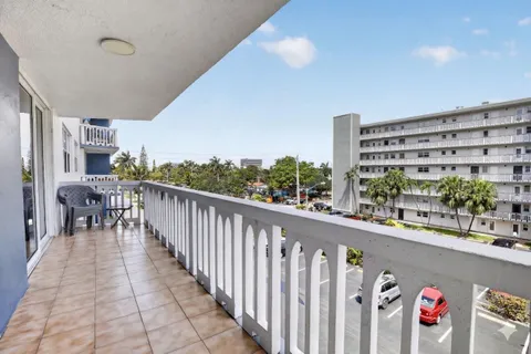 $169,900 | 400 Northeast 12th Avenue, Unit 405, Hallandale Beach, FL 33009
