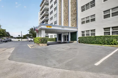 $169,900 | 400 Northeast 12th Avenue, Unit 405, Hallandale Beach, FL 33009