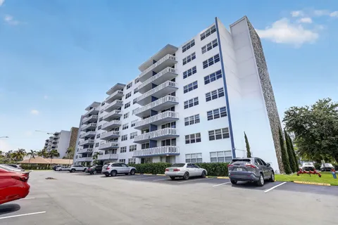 $169,900 | 400 Northeast 12th Avenue, Unit 405, Hallandale Beach, FL 33009