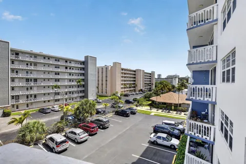 $169,900 | 400 Northeast 12th Avenue, Unit 405, Hallandale Beach, FL 33009