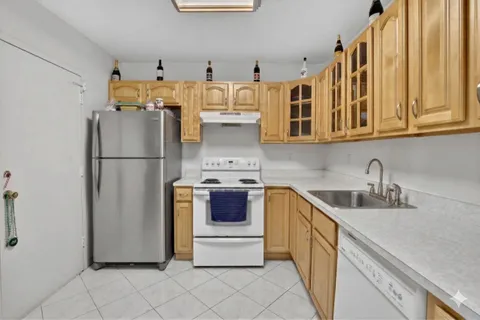 $169,900 | 400 Northeast 12th Avenue, Unit 405, Hallandale Beach, FL 33009