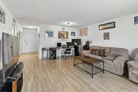 $169,900 | 400 Northeast 12th Avenue, Unit 405, Hallandale Beach, FL 33009