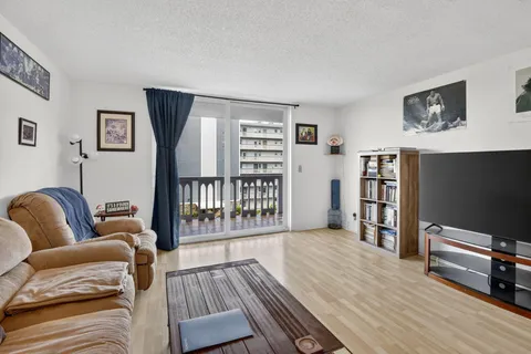 $169,900 | 400 Northeast 12th Avenue, Unit 405, Hallandale Beach, FL 33009