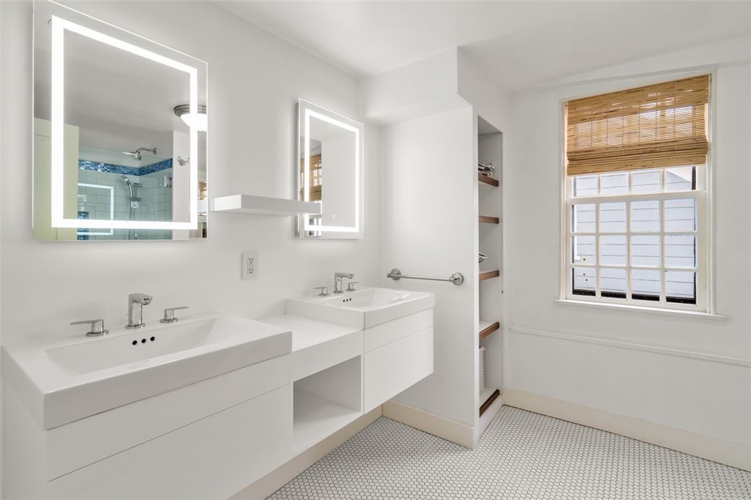 16 Bridge Street Newport, RI 02840 - Photo 23 of 31