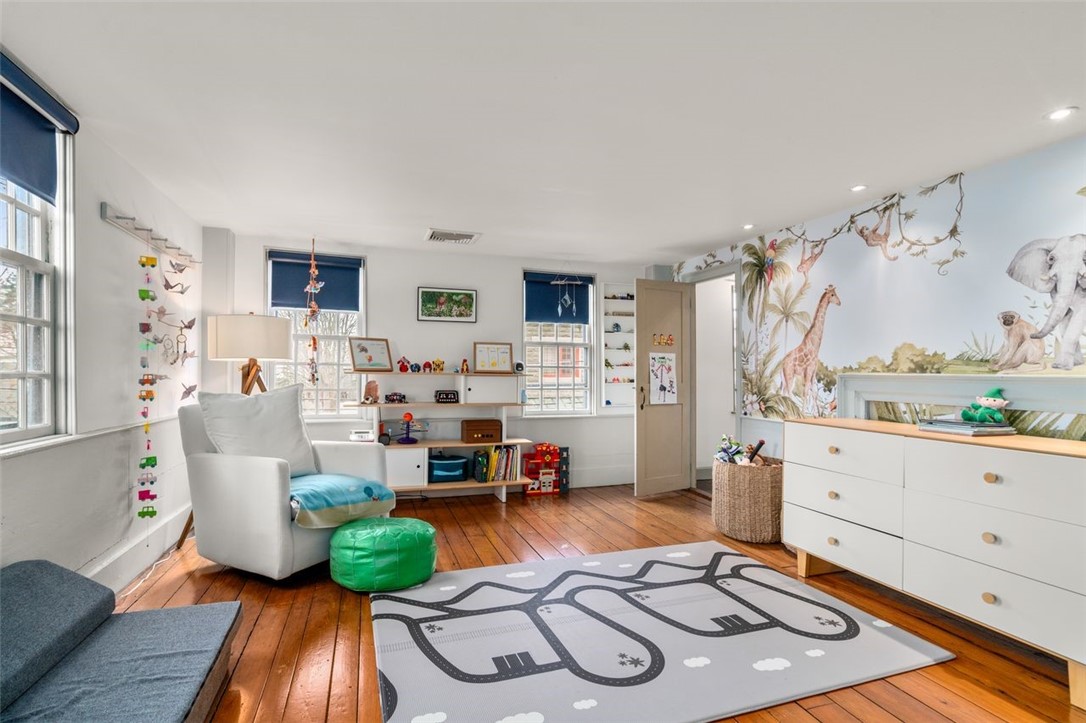 16 Bridge Street Newport, RI 02840 - Photo 26 of 31