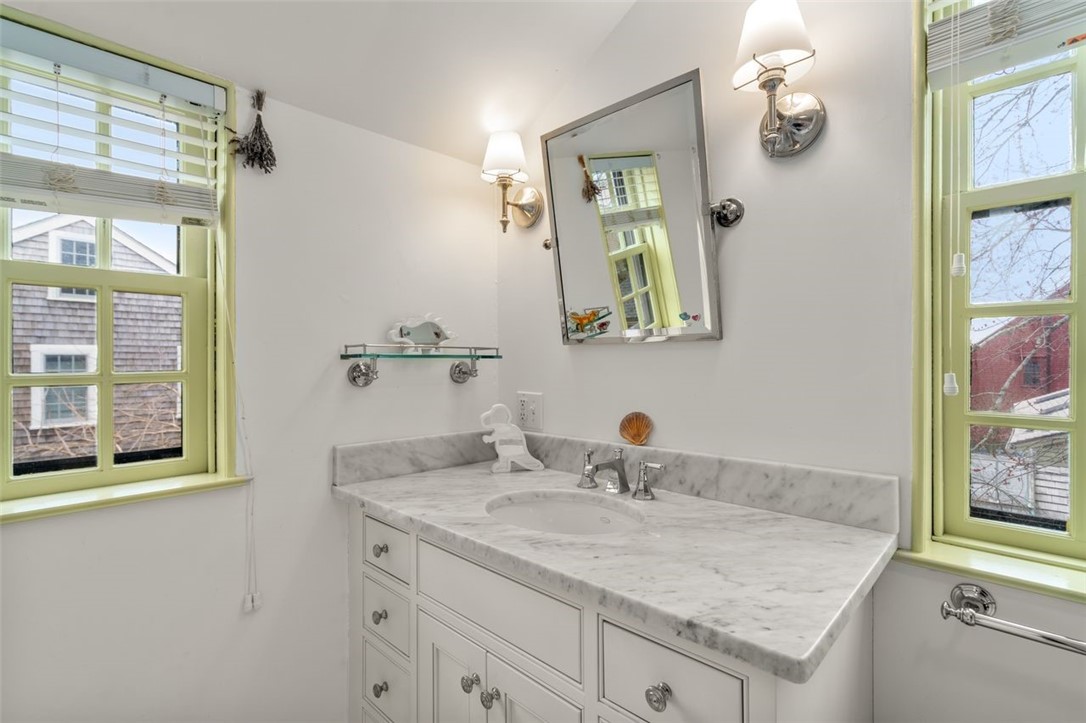 16 Bridge Street Newport, RI 02840 - Photo 27 of 31