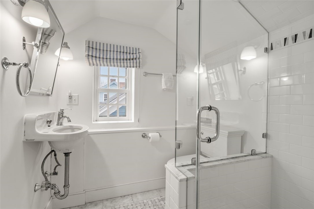 16 Bridge Street Newport, RI 02840 - Photo 28 of 31