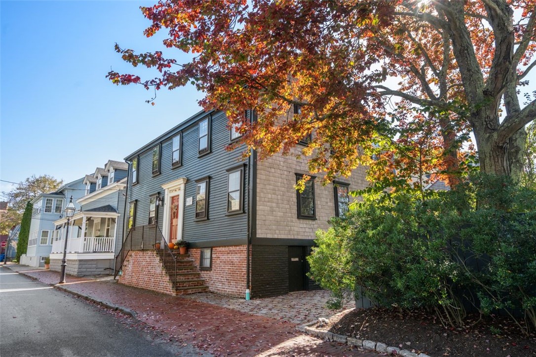 16 Bridge Street Newport, RI 02840 - Photo 5 of 31