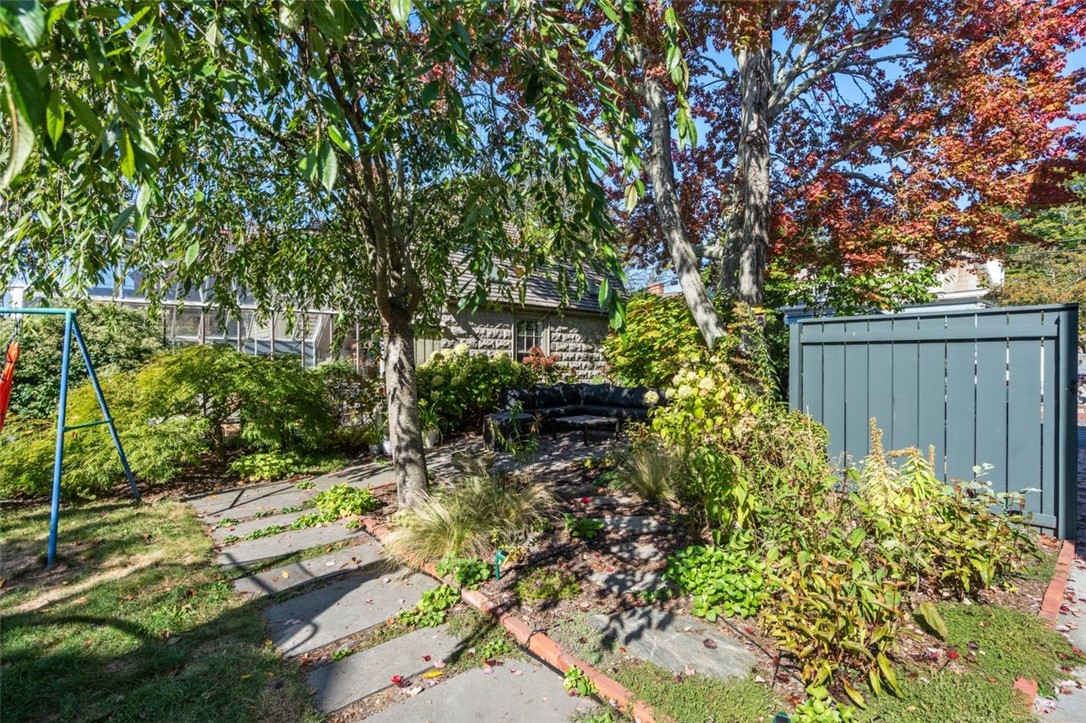 16 Bridge Street Newport, RI 02840 - Photo 6 of 31