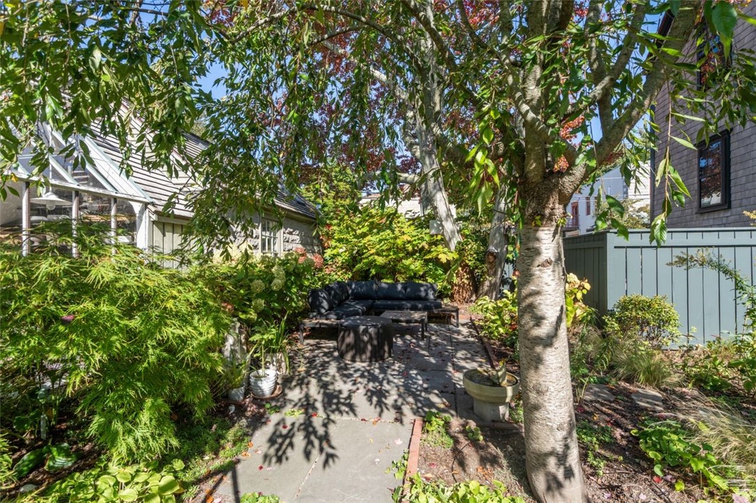 16 Bridge Street Newport, RI 02840 - Photo 7 of 31