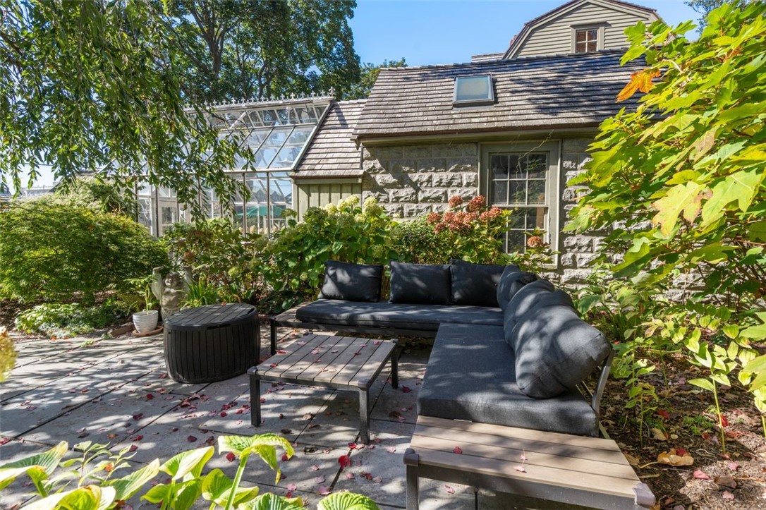 16 Bridge Street Newport, RI 02840 - Photo 8 of 31