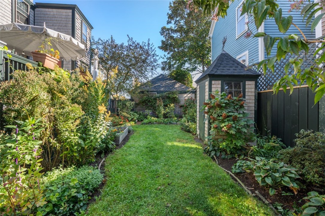 16 Bridge Street Newport, RI 02840 - Photo 9 of 31