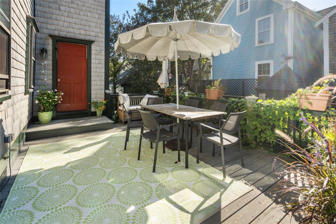 16 Bridge Street Newport, RI 02840 - Photo 10 of 31