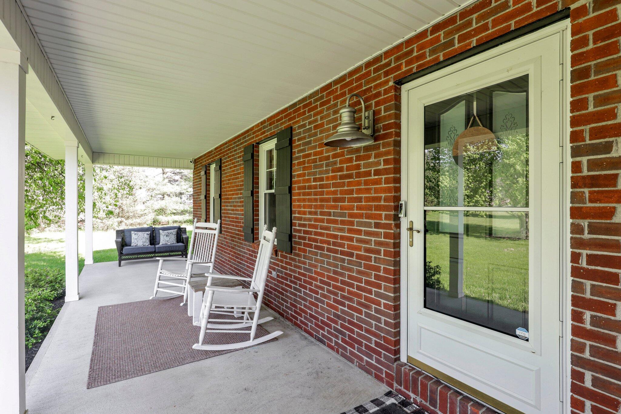 5615 Stemen Road Pickerington, OH 43147 - Photo 3 of 53 Front Patio