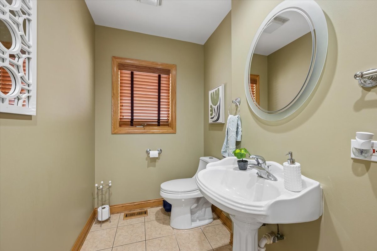 8317 Ballard Road Niles, IL 60714 - Photo 10 of 30