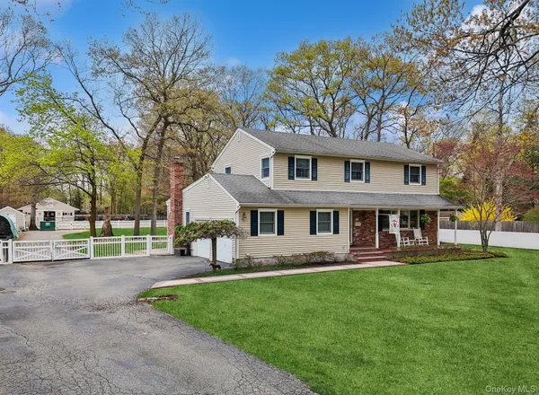 $1,189,000 | 14 Hillside Avenue, St. James, NY 11780