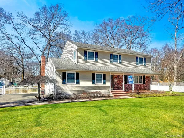 $1,189,000 | 14 Hillside Avenue, St. James, NY 11780