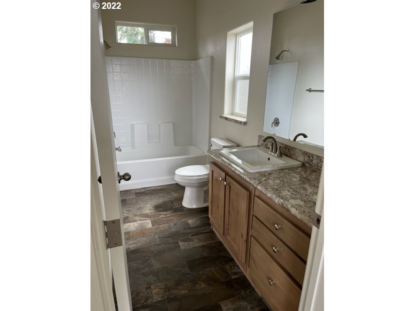 9700 Southwest Tualatin Road, Unit 35 Tualatin, OR 97062 - Photo 8 of 24