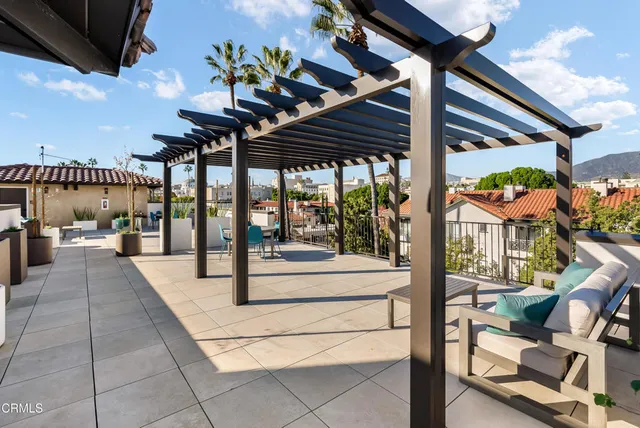 $758,000 | 139 South Oak Knoll Avenue, Unit 102, Pasadena, CA 91101