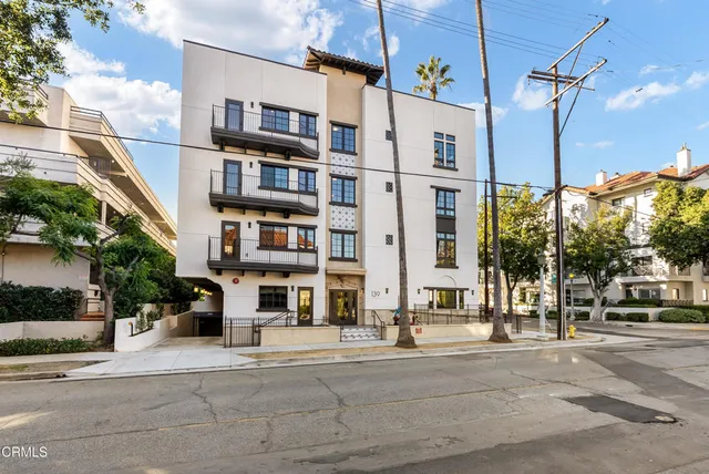 $758,000 | 139 South Oak Knoll Avenue, Unit 102, Pasadena, CA 91101