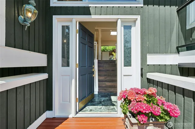 $1,550,000 | 18945 Northeast 20th Court, Redmond, WA 98052