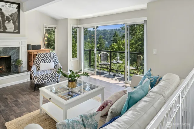 $1,550,000 | 18945 Northeast 20th Court, Redmond, WA 98052