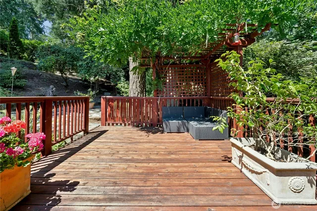 $1,550,000 | 18945 Northeast 20th Court, Redmond, WA 98052