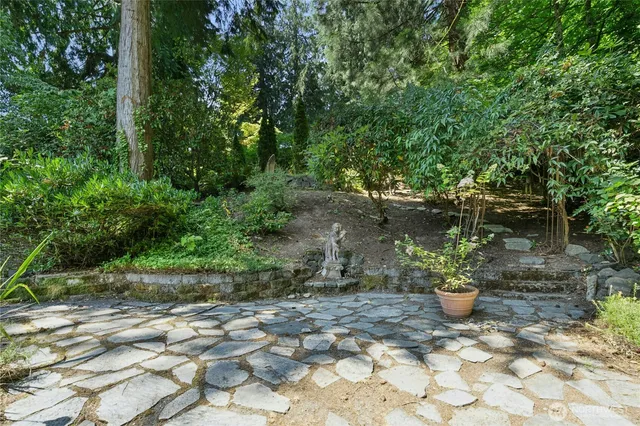 $1,550,000 | 18945 Northeast 20th Court, Redmond, WA 98052