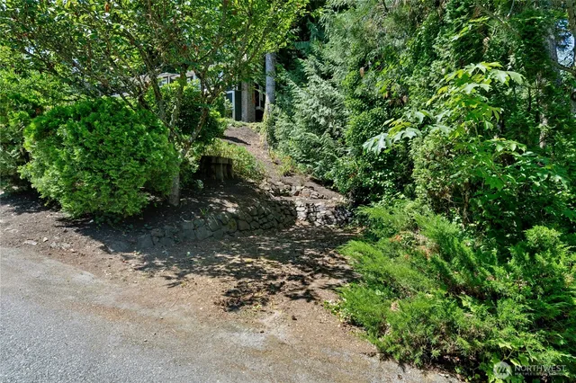 $1,550,000 | 18945 Northeast 20th Court, Redmond, WA 98052