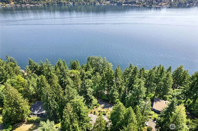 $1,550,000 | 18945 Northeast 20th Court, Redmond, WA 98052