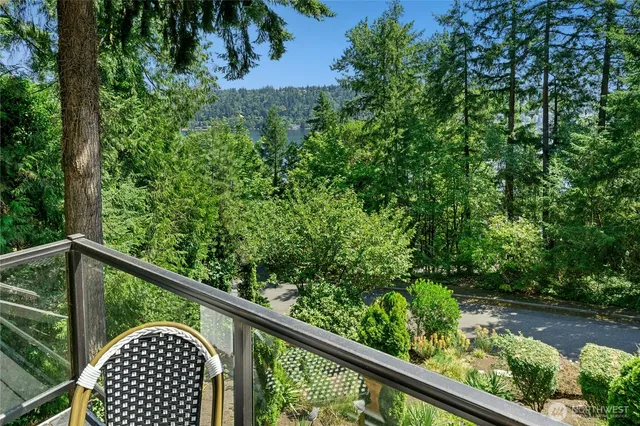 $1,550,000 | 18945 Northeast 20th Court, Redmond, WA 98052