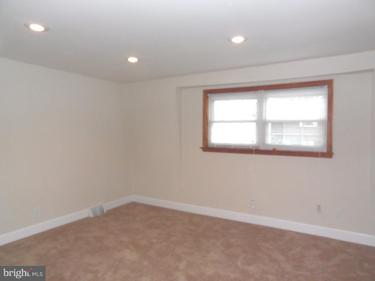 2859 Sebring Road Philadelphia, PA 19152 - Photo 14 of 25 Bedroom - Main