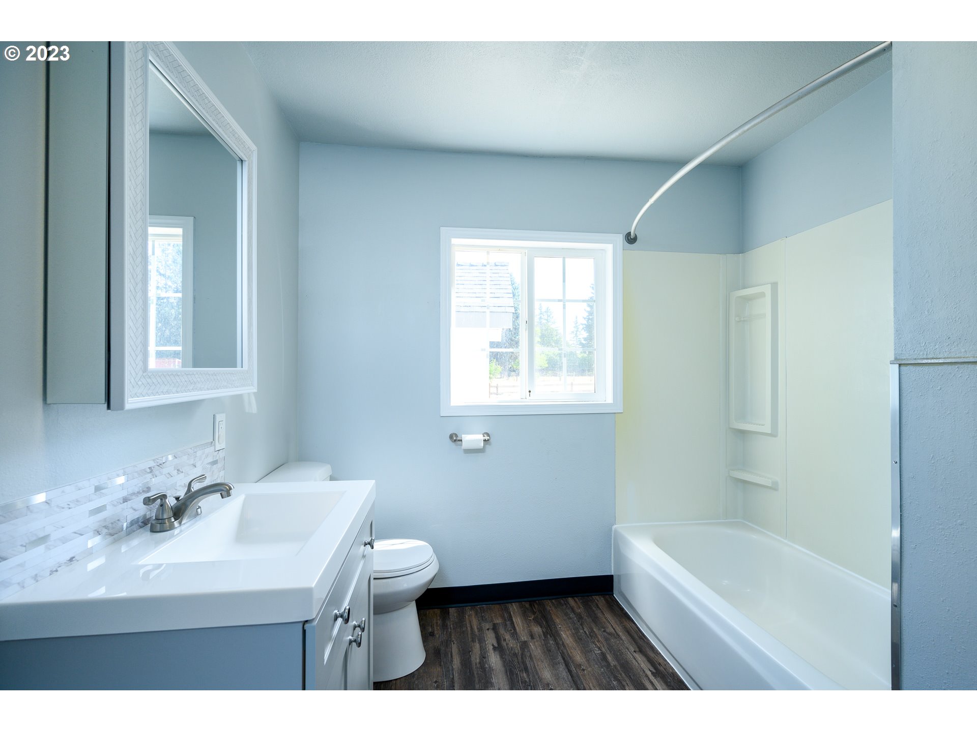 23554 Northeast Sunnycrest Road Newberg, OR 97132 - Photo 19 of 48 Bathroom