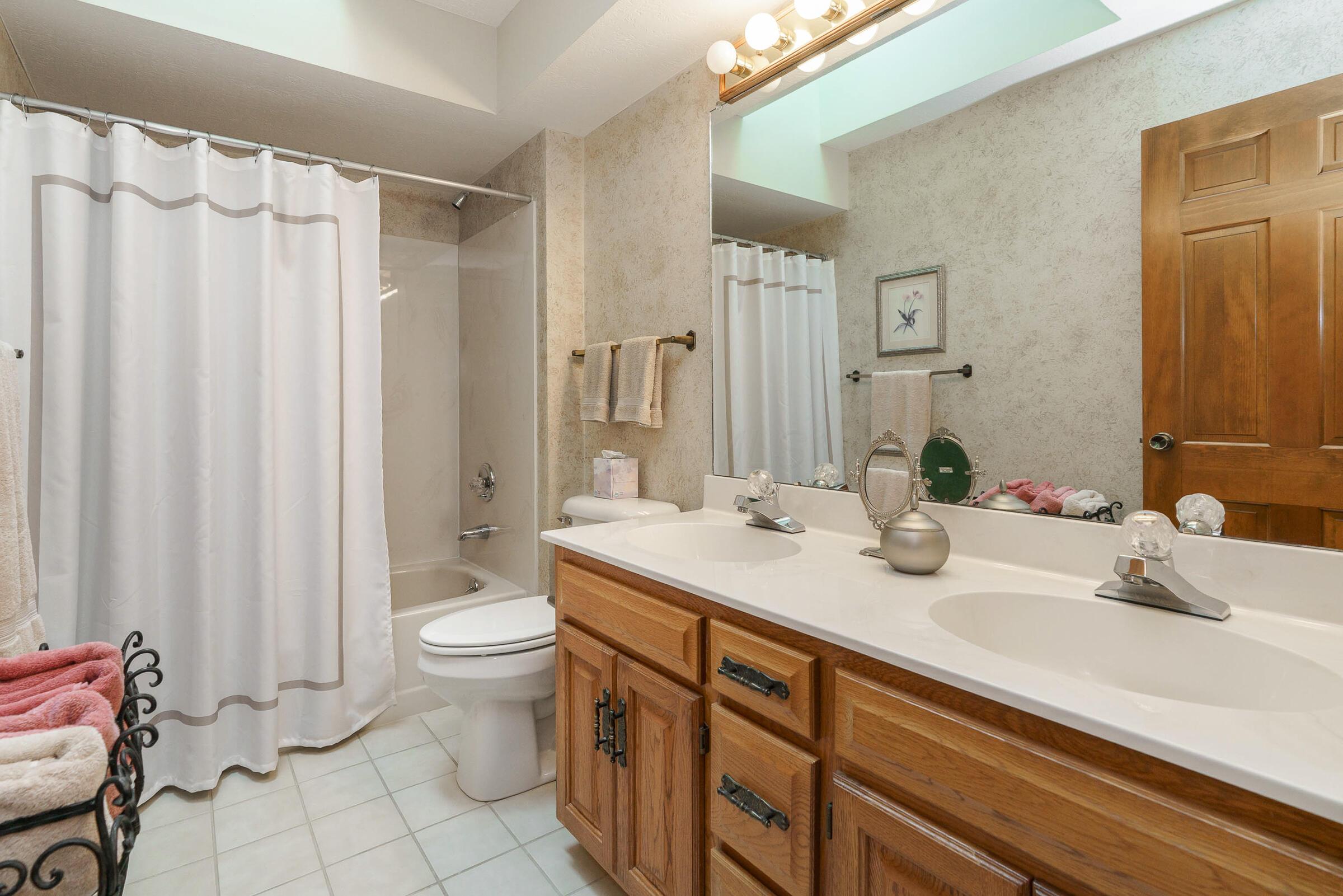 1178 Springtree Lane Westerville, OH 43081 - Photo 46 of 55 Full Bathroom