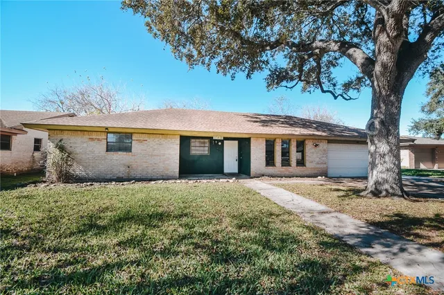 $179,500 | 603 Maplewood Drive, Victoria, TX 77901